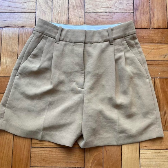 Aritzia Effortless Shorts - Picture 3 of 3